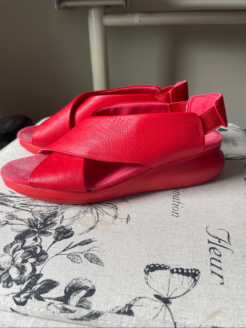 Camper Balloon Red Leather Cross Strap Sandals - Picture 2 of 9